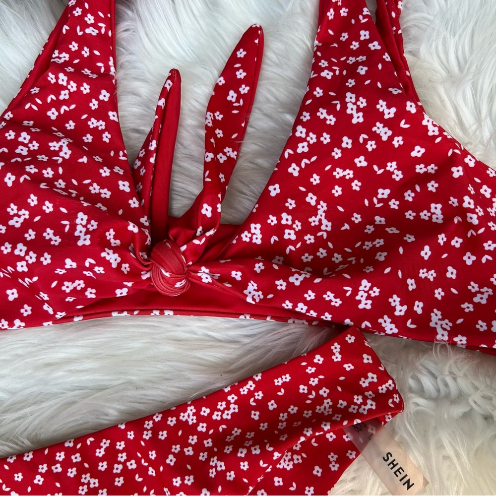 SHEIN Red and White Floral Front Knot 2 Piece Bikini - Picture 4 of 4